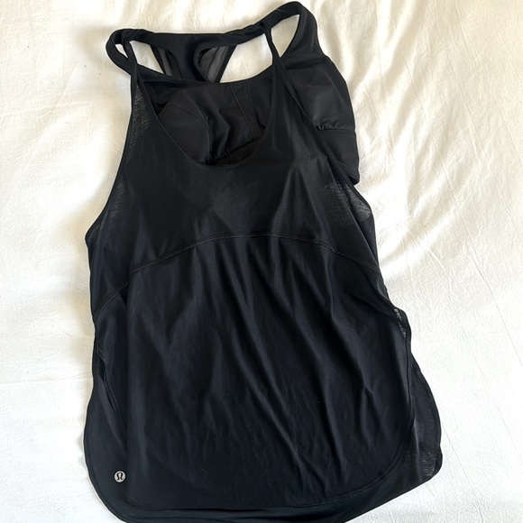 Lululemon workout top with built-in padded bra - Picture 1 of 4